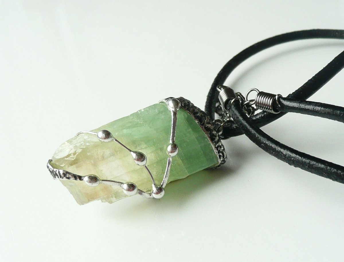 Esence svěžesti .. ( duhový kalcit )