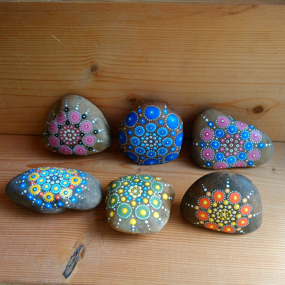 Sada malovaných kamínků.10
