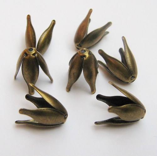 Kaplik - tulipán 14 x10 mm 10 ks