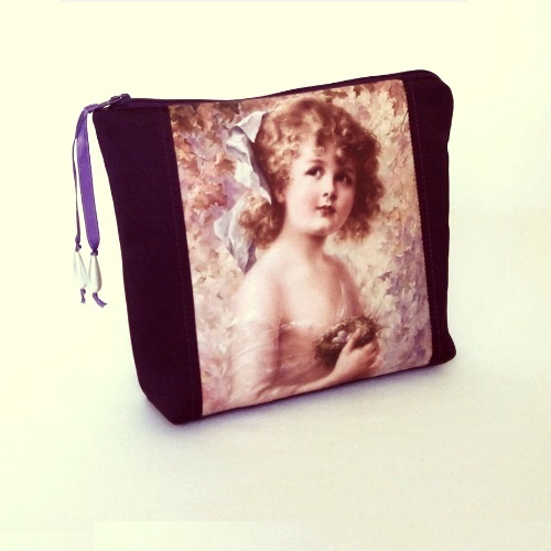 Kapsička NOSTALGIA XXXIV - nevinnost v tmavě fialové