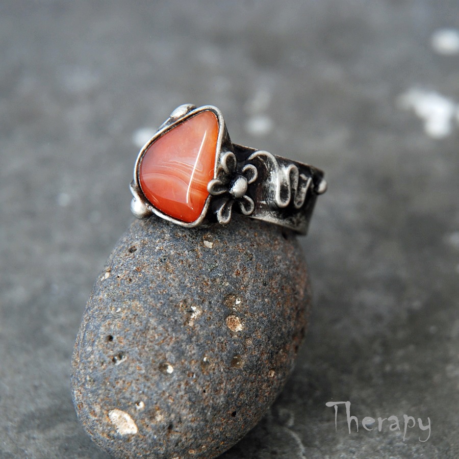 Prstýnek něžný dala mi...