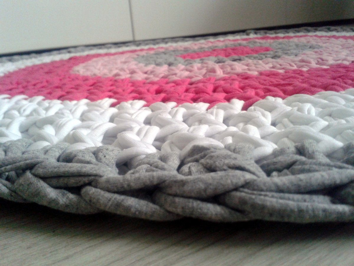 Háčkovaný kobereček (90cm)