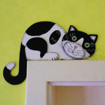 Kočka na dveře černobílá