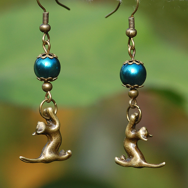 Kočky protahující se