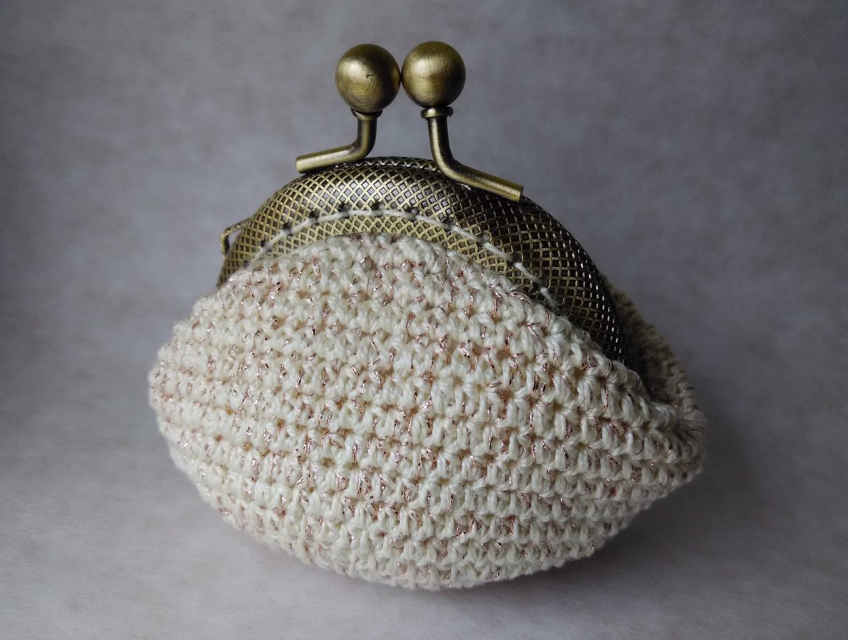 Peněženka s kovovým rámečkem IV