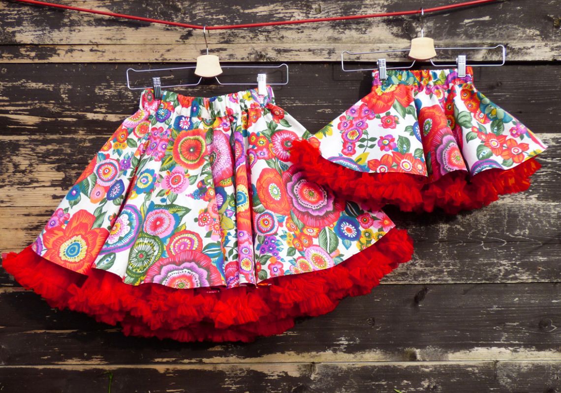 FuFu sukně pro maminku a dceru - květy s červenou spodničkou