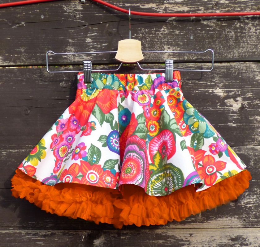 Mini verze FuFu sukně květovaná1 s oranžovou spodničkou