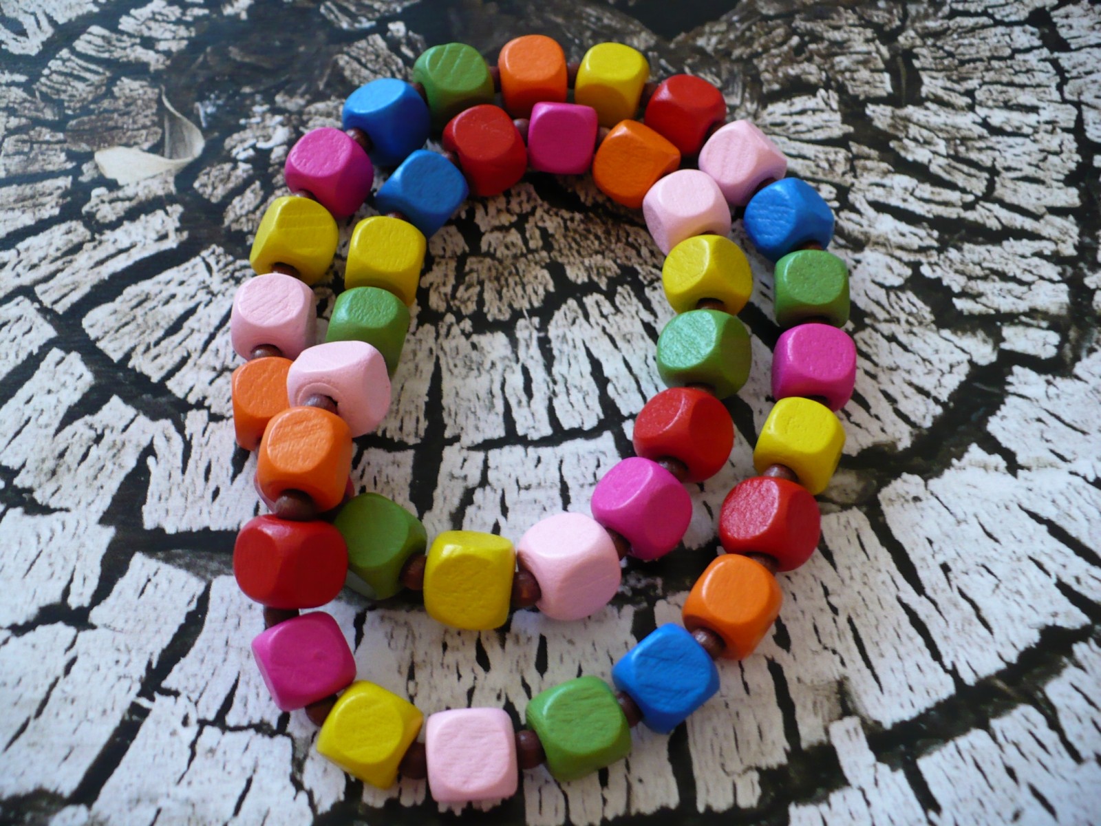 Barevné korálky 2 (kostičky)