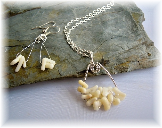 Sada z bílého korálu