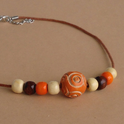 Oranžová koule na hnědé - náhrdelník