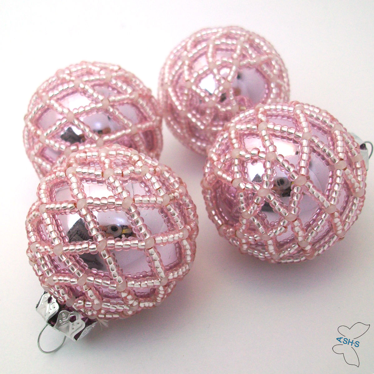 Vánoční koule světle růžové