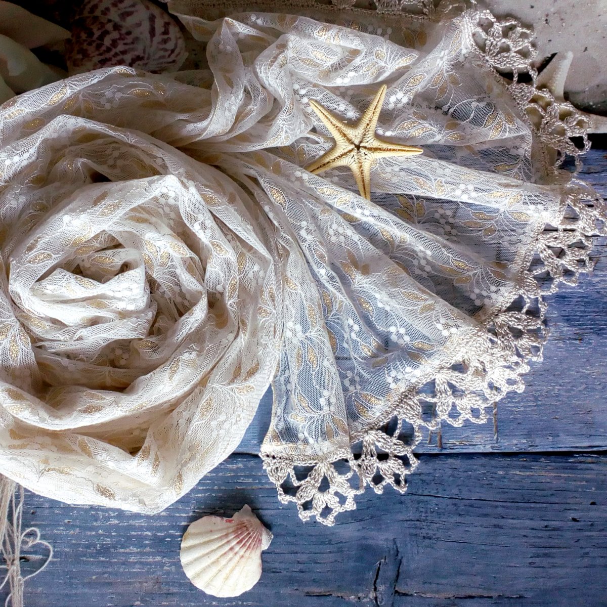 Sluneční záliv - krajkový šál ivory