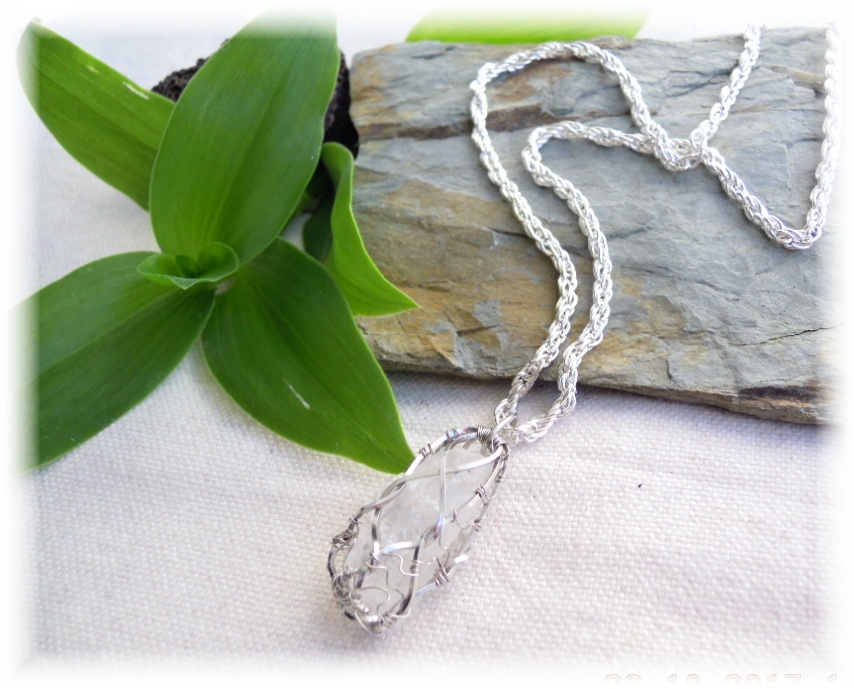 Náhrdelník drátkovaný se surovým křišťálem