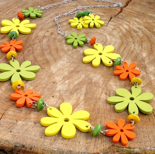 Barevné dřevěné květinové korále a náušnice