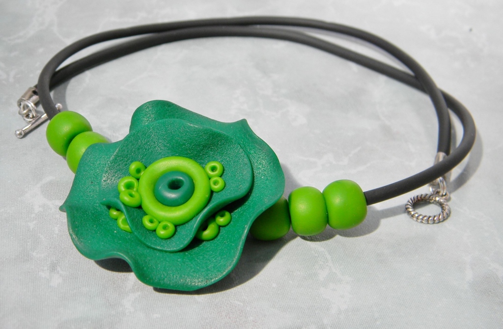 Náhrdelník Zelený květ