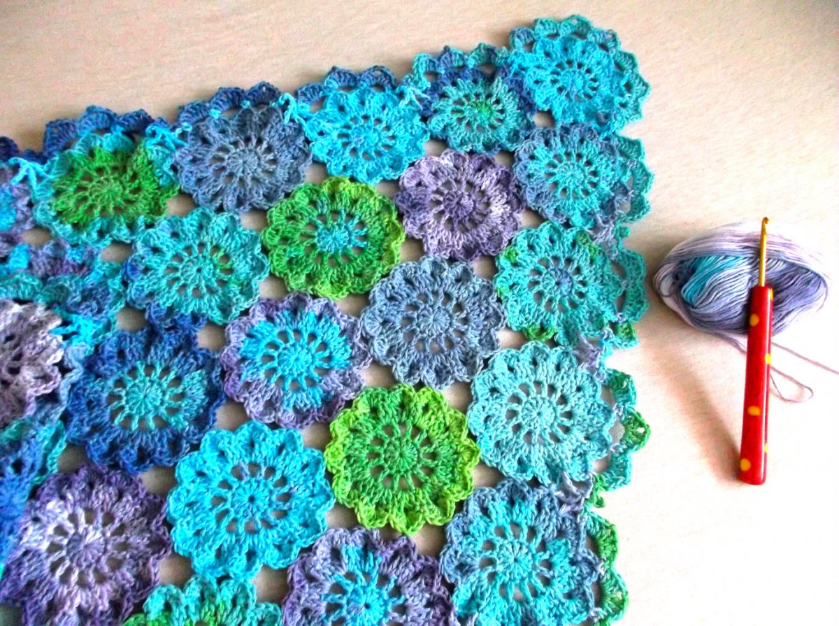 Léto v Provence - háčkovaný pléd přes ramena