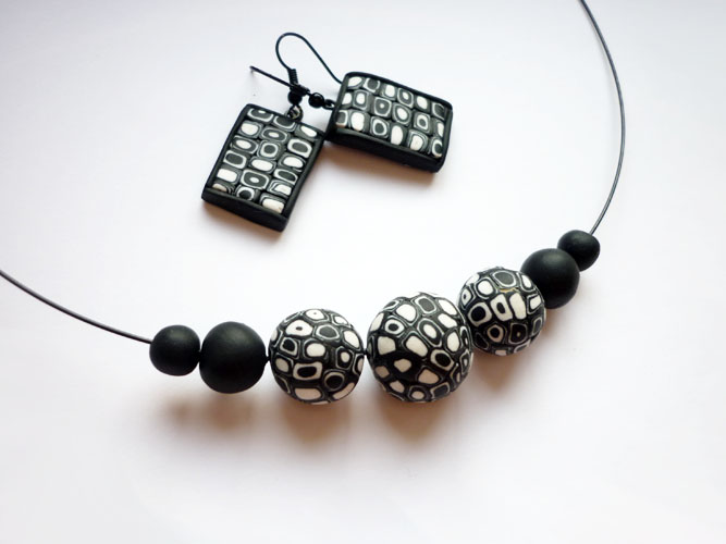 Náhrdelník - mozaikový fimo černo bílý