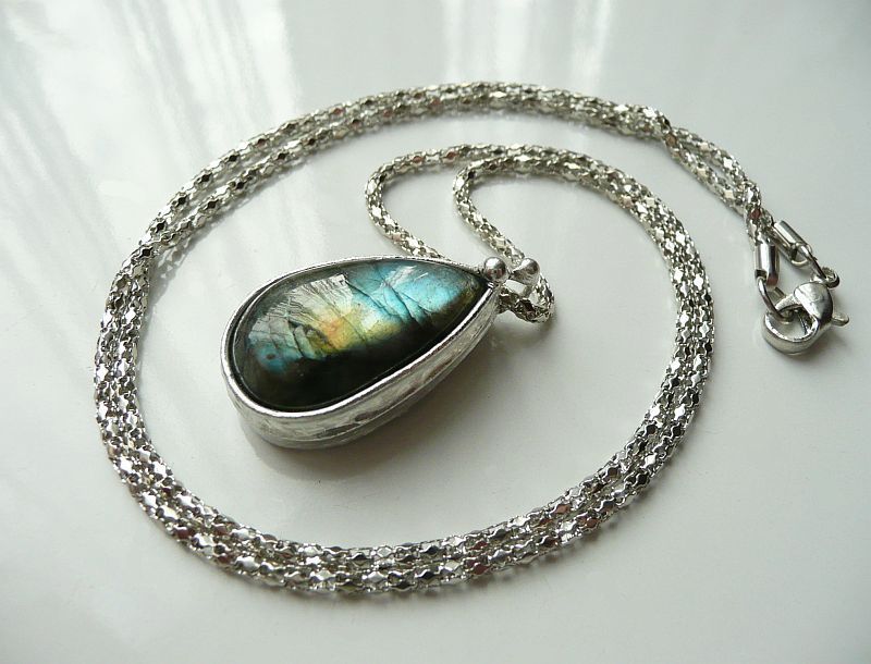 Slza páva.. labradorit