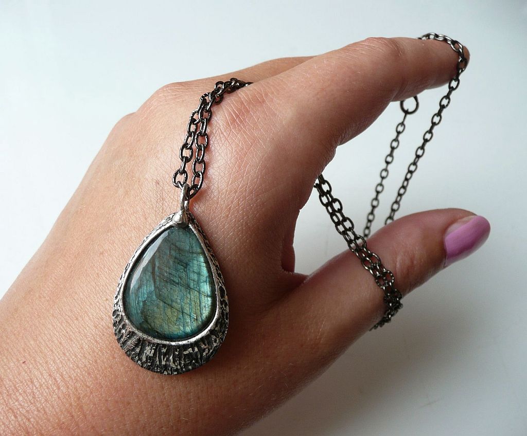 Slza páva.. /velký LABRADORIT/