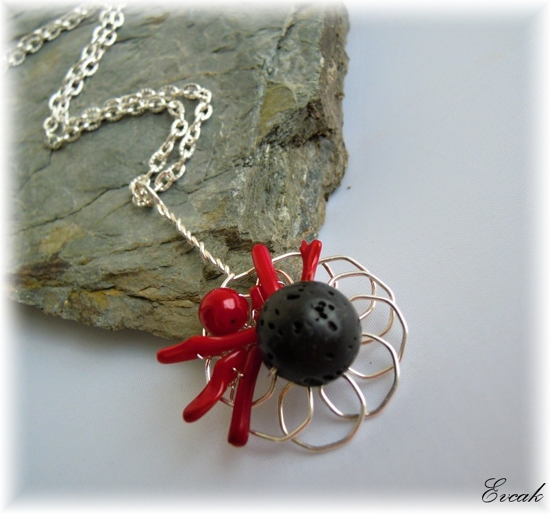 Náhrdelník s lávou a s korálem