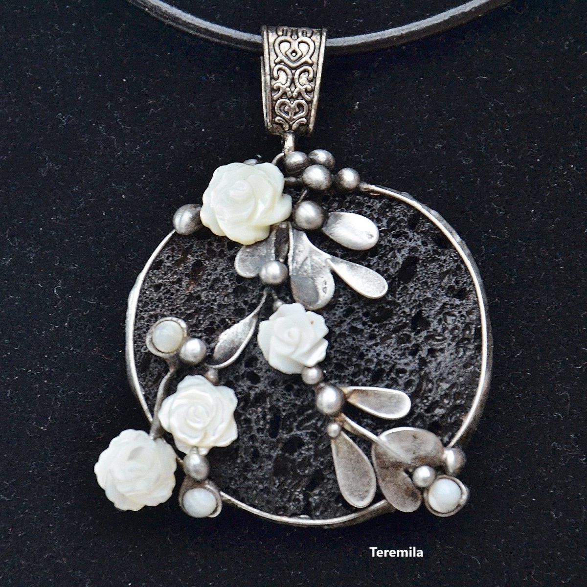 Růženka spí - láva, perleť