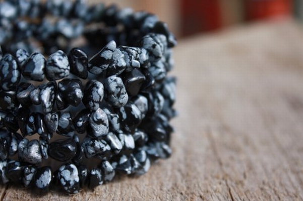 Náramek z obsidiánu