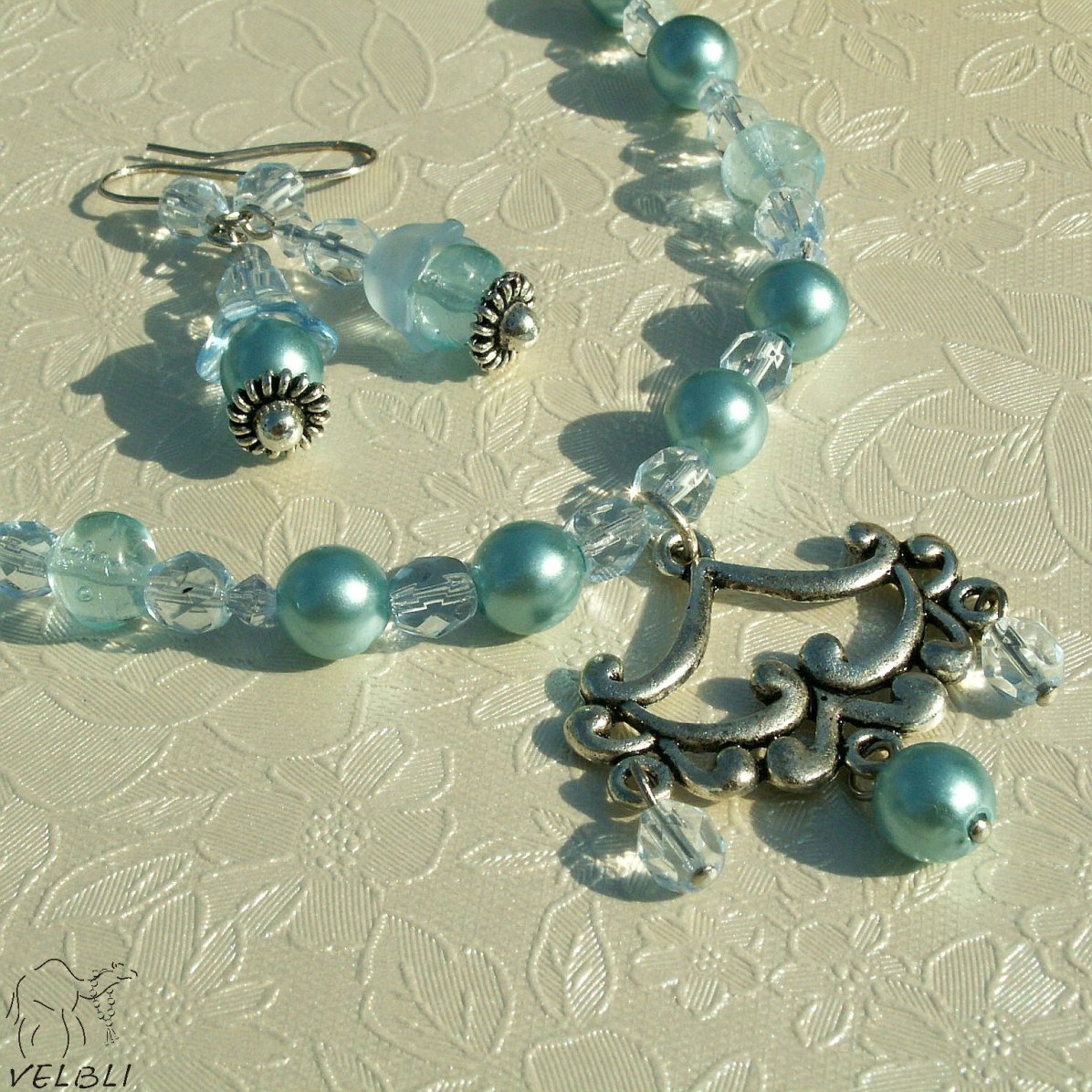 Z ledových střípků