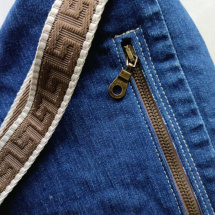 Upcyklovaná riflová ledvinka