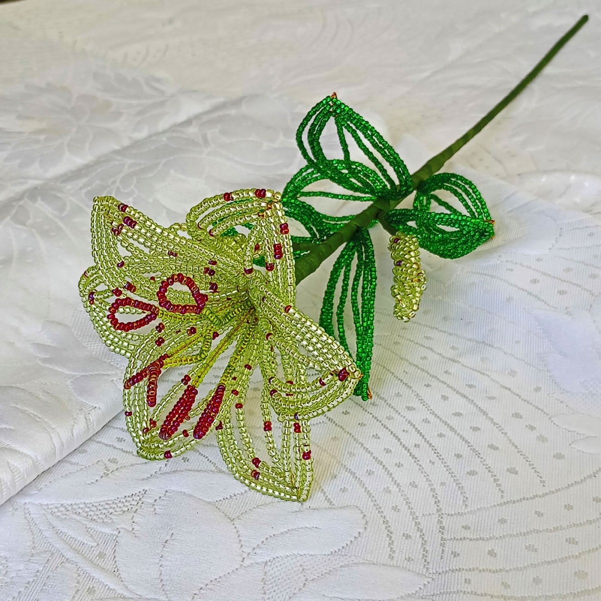 Korálkové lilie - zelenkavá