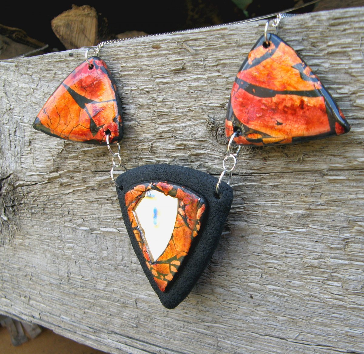 Zrcadlení: Trio Red magma