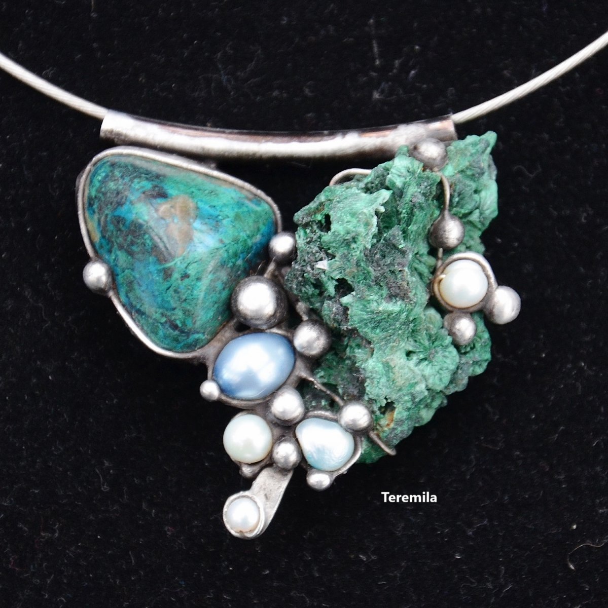 Dva v jednom - malachit, chyzokol, perla