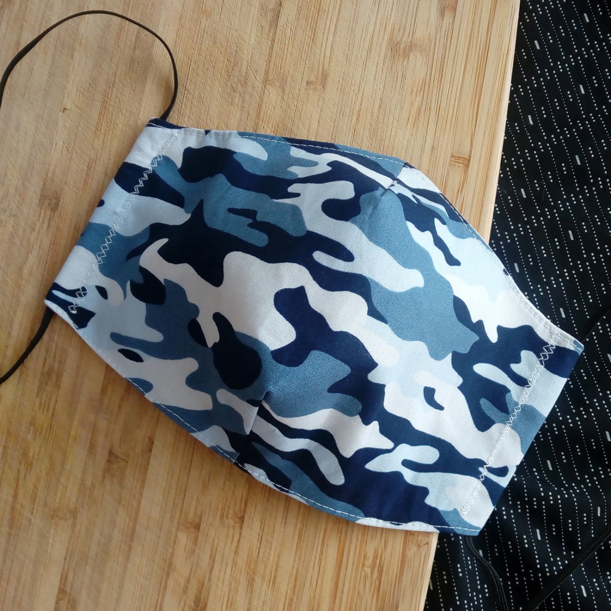 Maskáčová rouška modrá