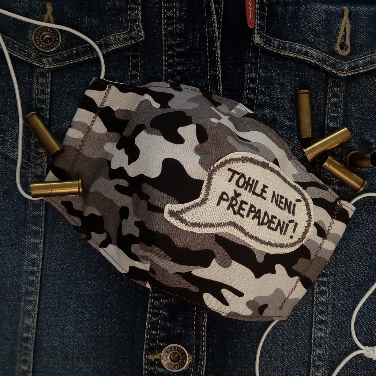 Šedá maskáčová rouška Tohle není přepadení!