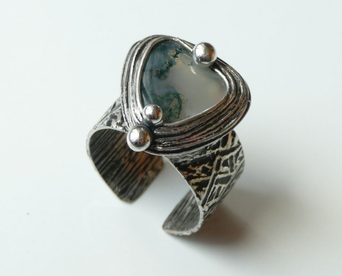 Z mechu a kapradí .. ( mechový achát )