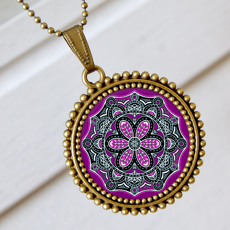 Lila power - Ozdobný přívěsek na krk 