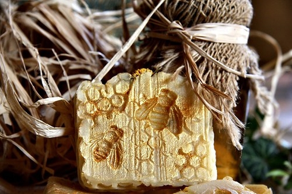 Přírodní mýdlo medová plástev