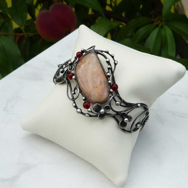 Náramek s měsíčním kamenem