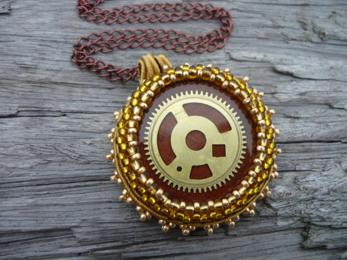 Náhrdelník Steampunkové slunce