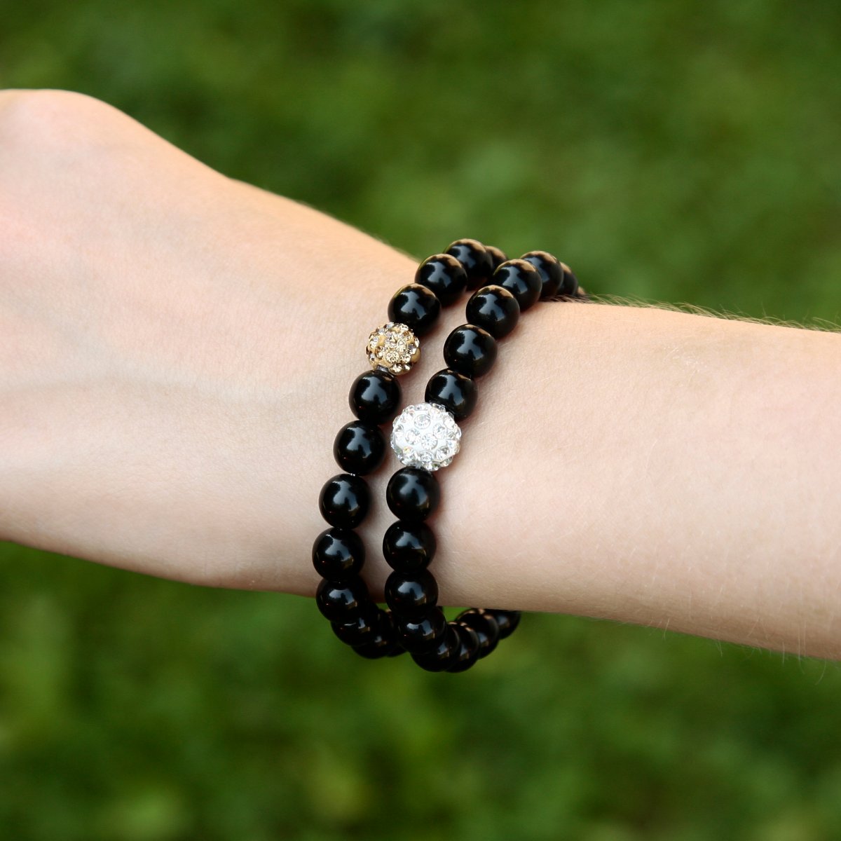 Skleněný náramek s shamballa kuličkou (Černo - stříbrný)