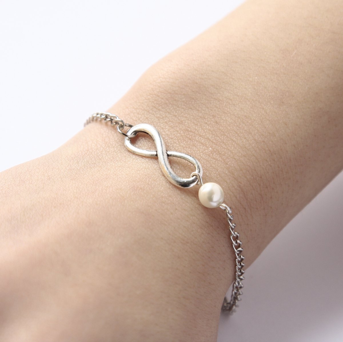 Náramek nekonečno s perličkou