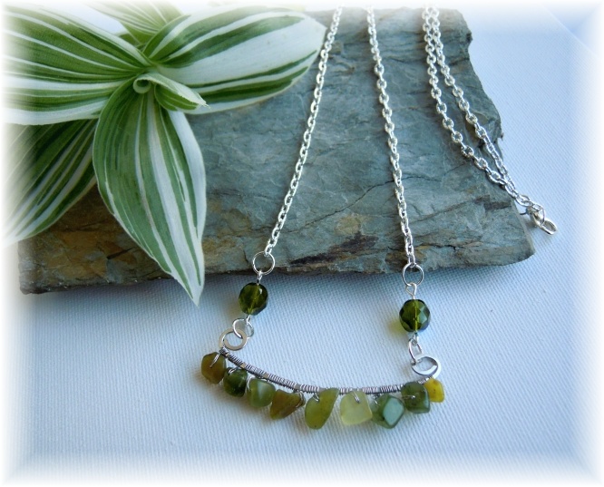 Náhrdelník se zlomky olivínu