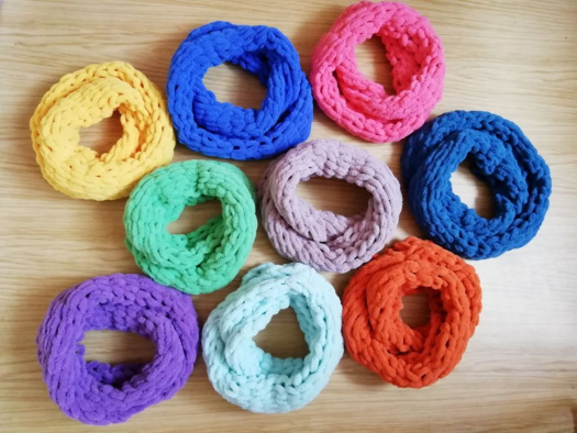 Měkký pletený nákrčník puffy - (různé barvy)