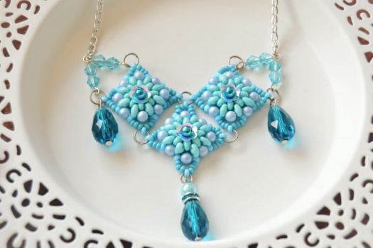 Skloubení modrých odstínů - náhrdelník