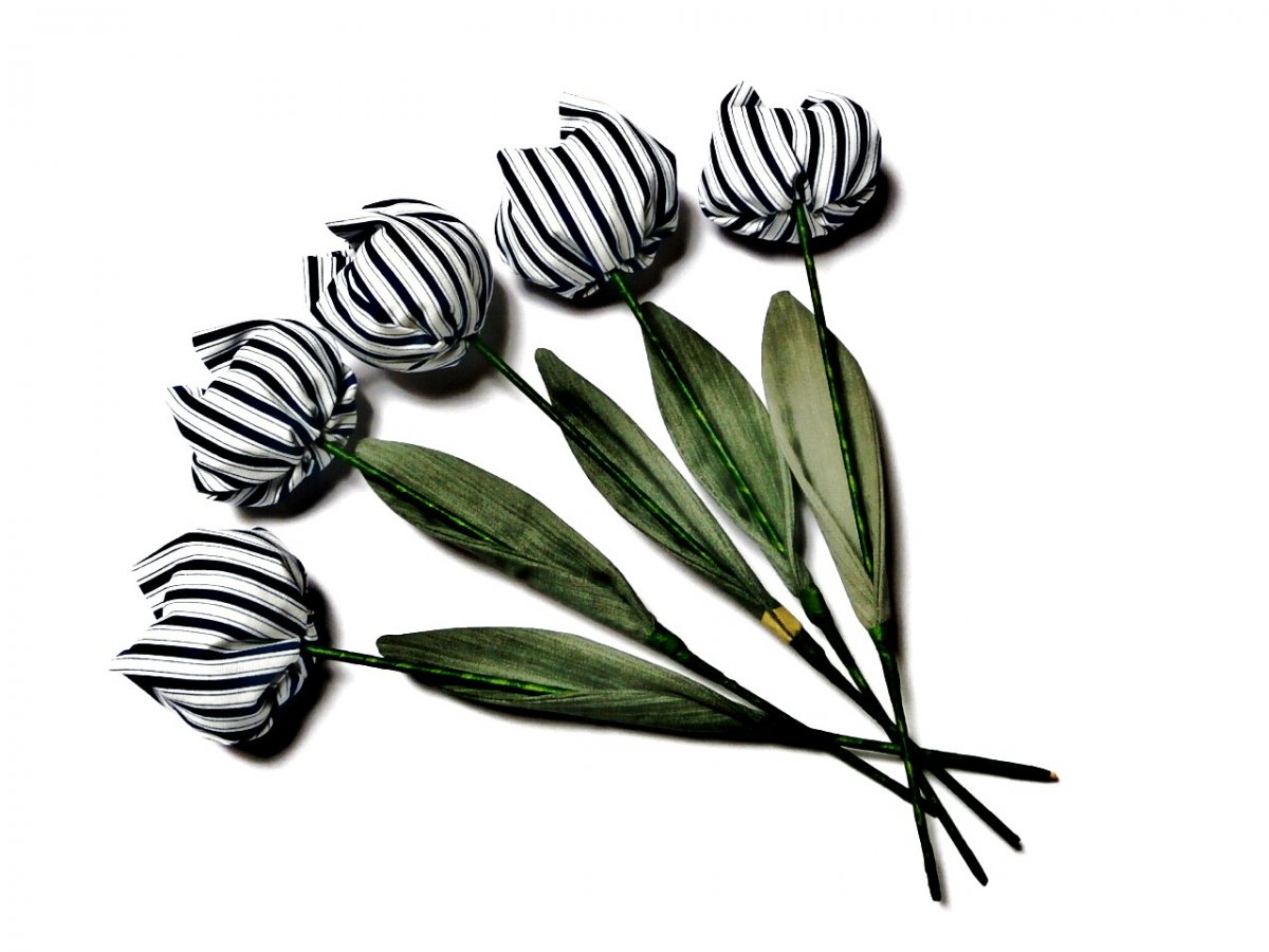 Když jaro přichází a tulipány rozkvétají. č 1048