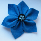 Modrá květina - brož
