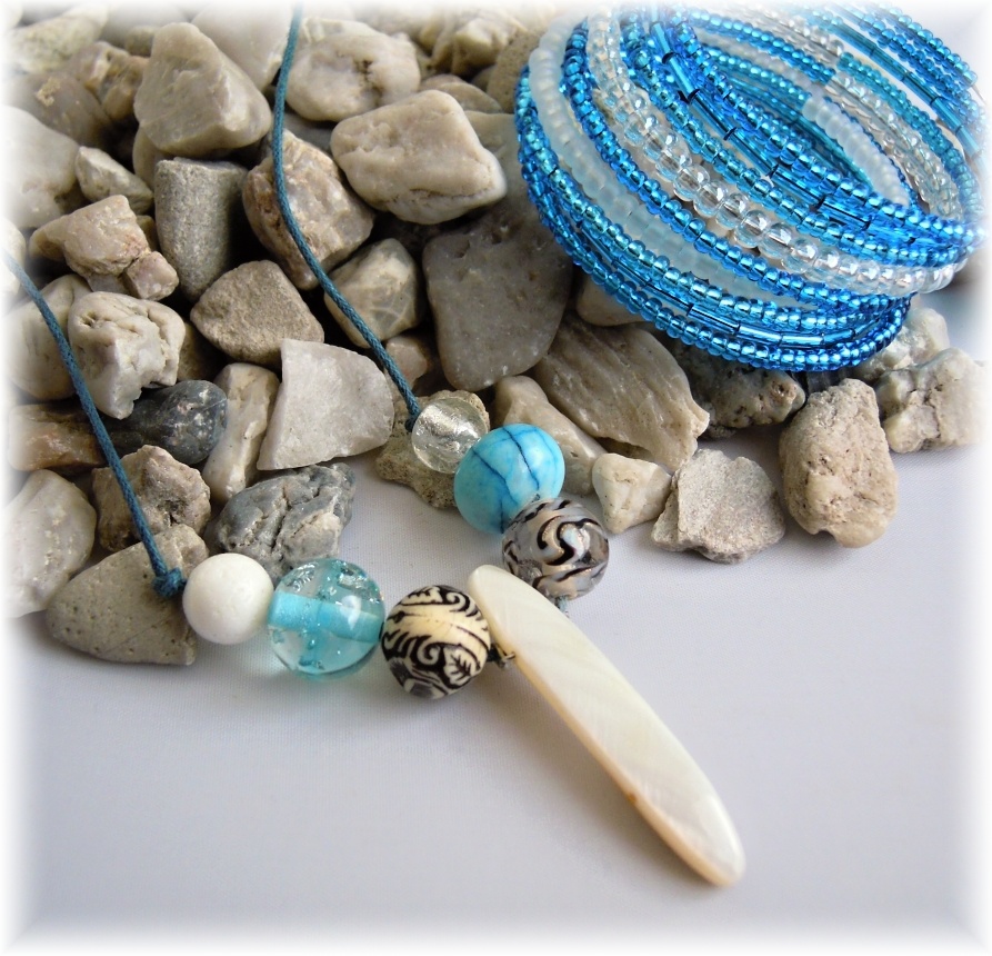 Sada s perletí,korálem a s achátem