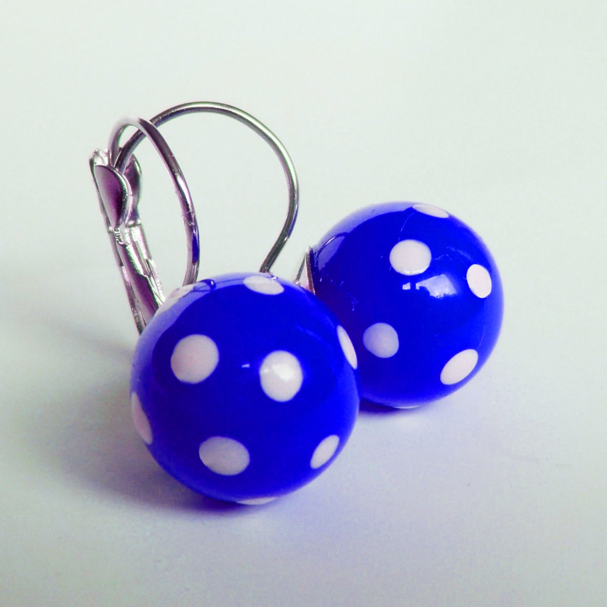 Modřenka bílý puntík lesk