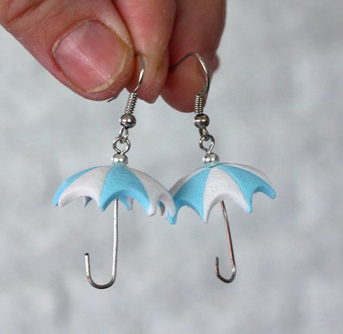 i v dešti elegantní  :-) .. deštníky do uší, deštníčky