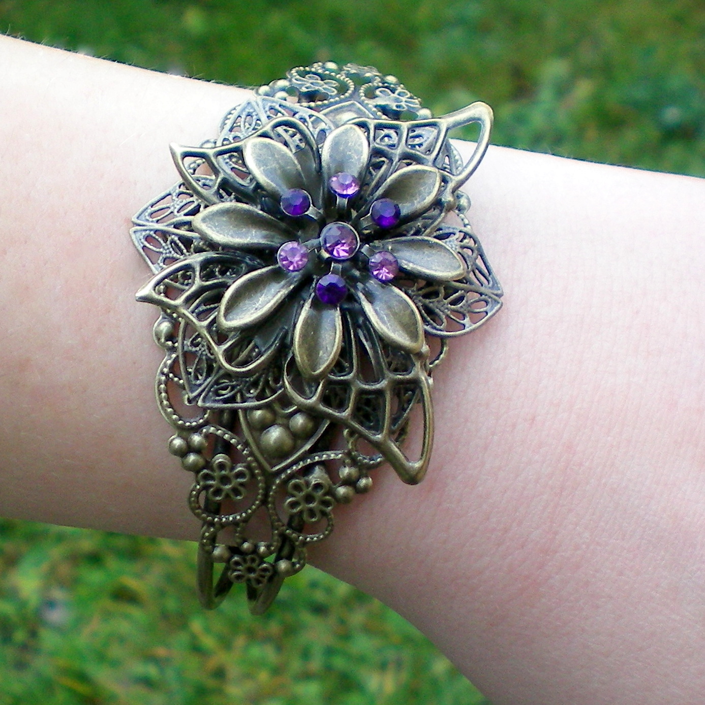 Náramek s květinou