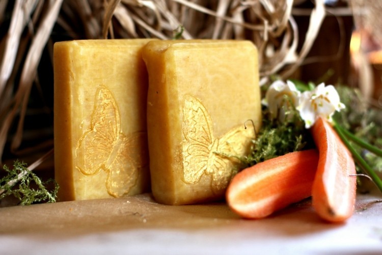 Přírodní Mrkvové mýdlo s meruňkovým olejem